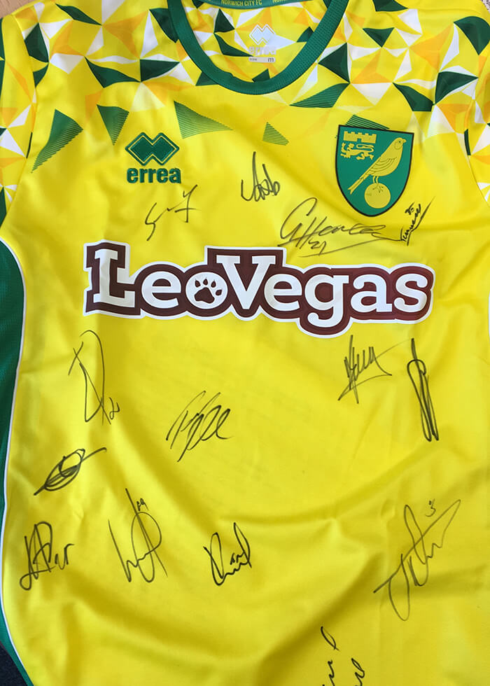 WIN Signed 2018/19 Norwich City FC Home Shirt